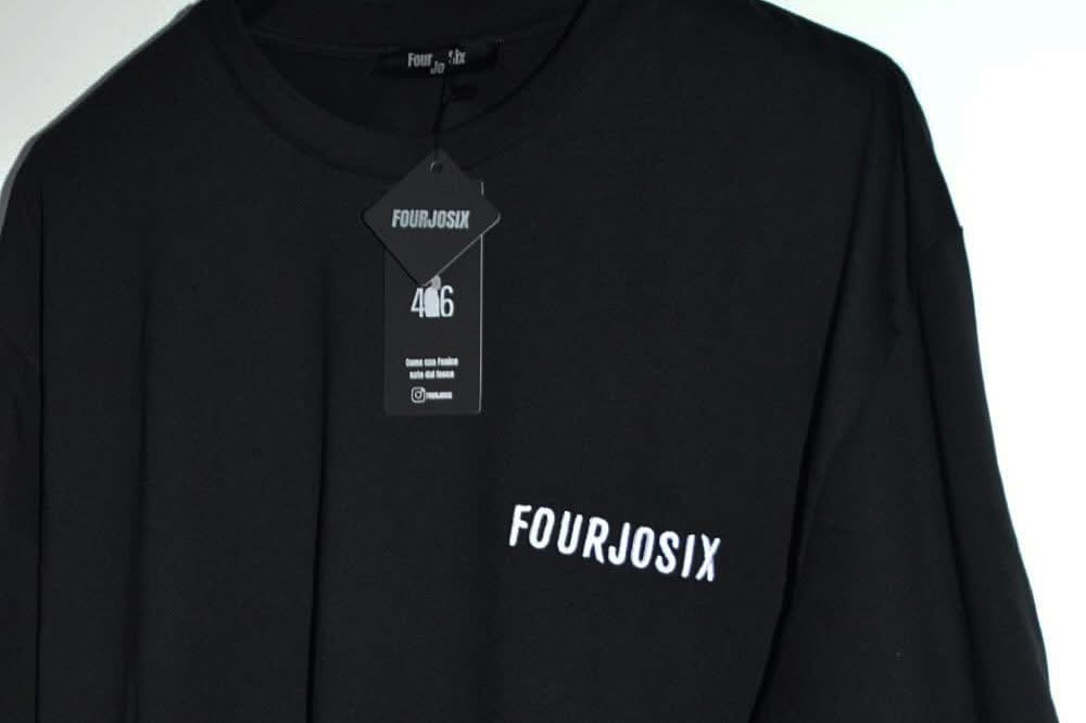 T-shirt  FOURJOSIX con ricamo sul cuore